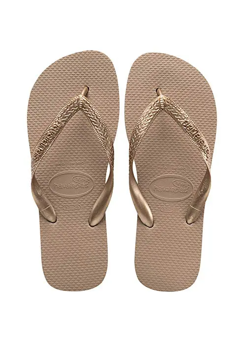 Paire de tongs, l'accessoire indispensable à avoir en voyage