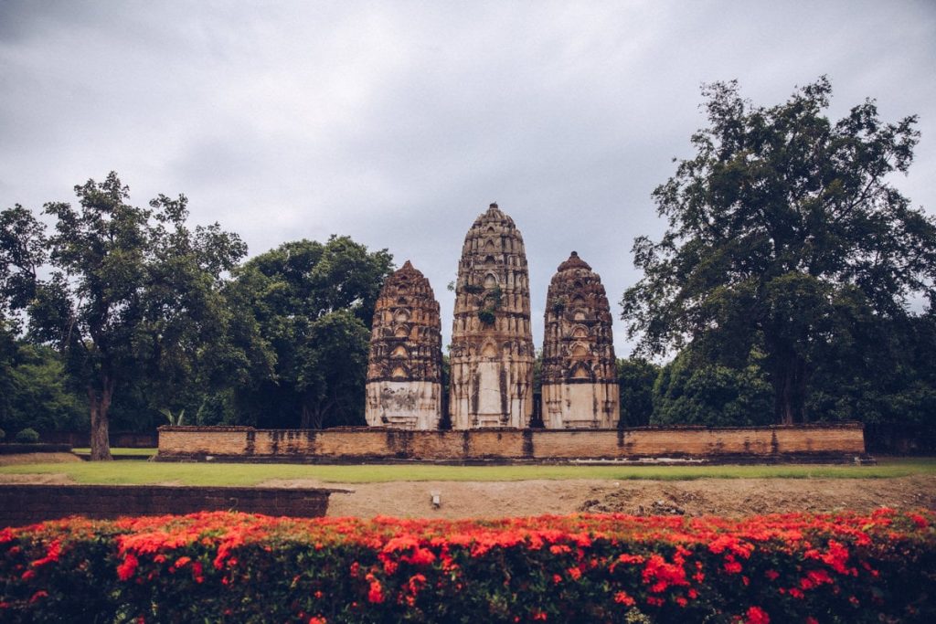 Le Wat Si Sawai est un sublime temple hindou construit par les Khmers. Il se trouve dans le parc historique de Sukhothai en Thaïlande