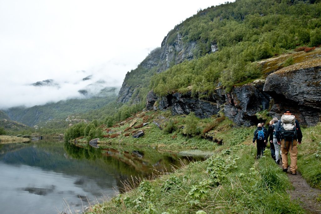 Randonnée dans la vallée d'Aurland dans les fjord en norvège