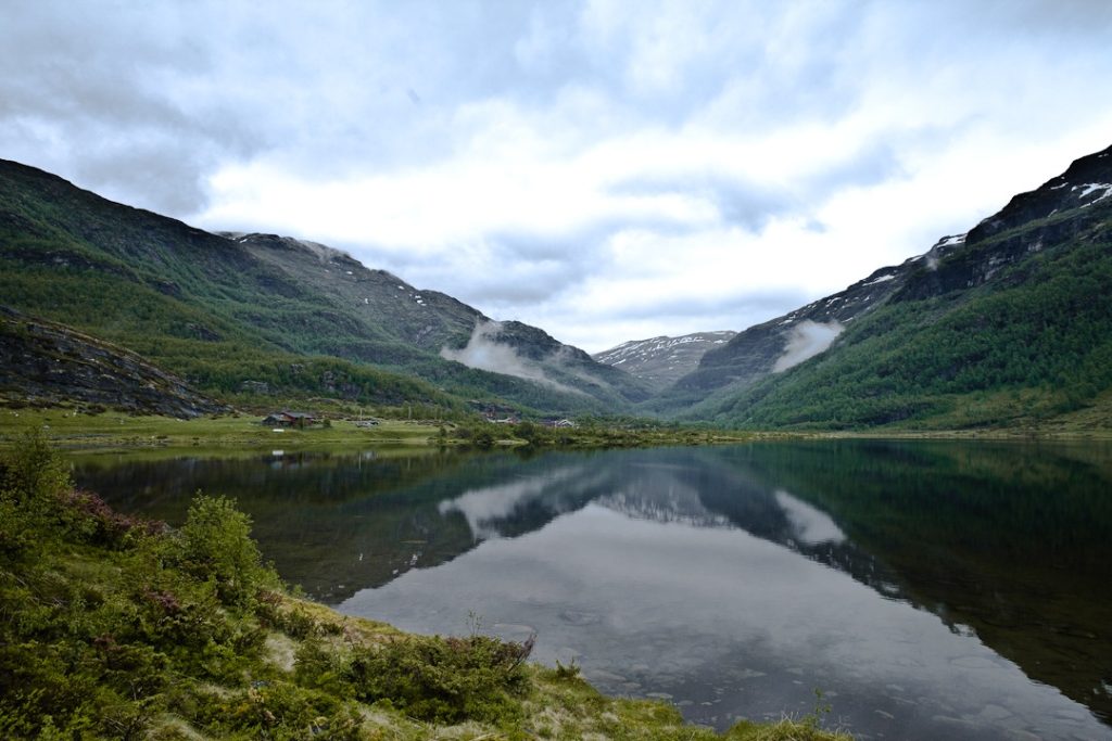 Randonnée dans la vallée d'Aurland dans les fjords de Norvège