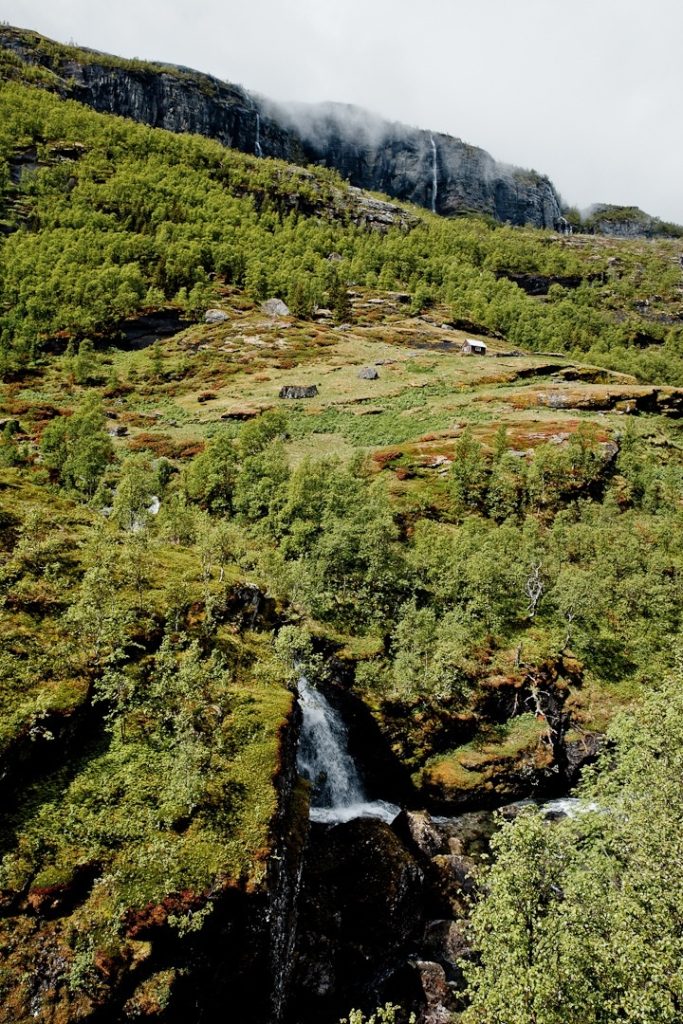 Randonnée dans la vallée d'Aurland dans les fjord en norvège