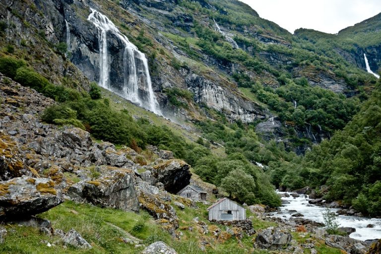 Randonnée dans la vallée d'Aurland dans les fjord en norvège