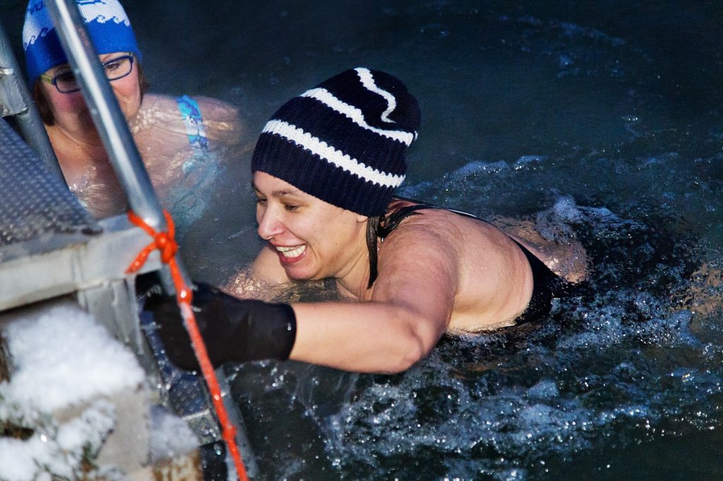 Ice swimming en Finlande