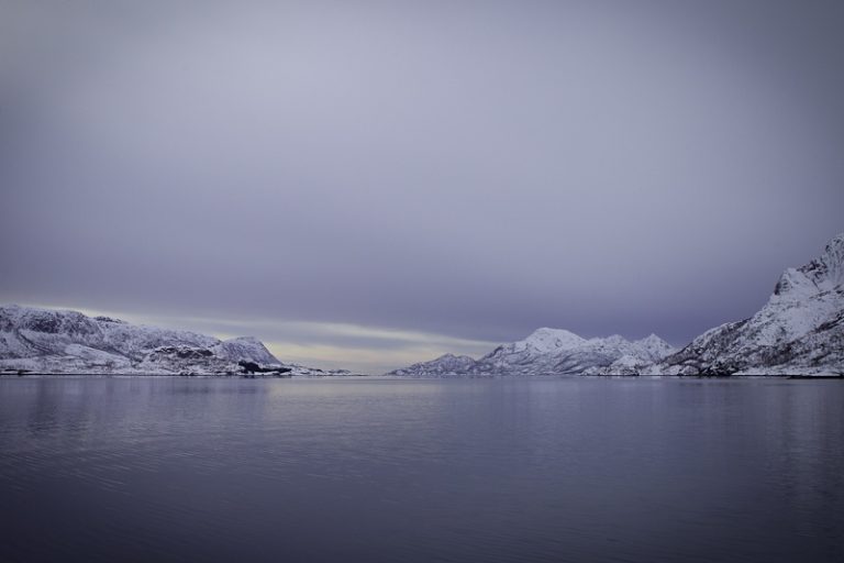 Norvege Safari des mers lofoten - A l'entrée de Trollfjord
