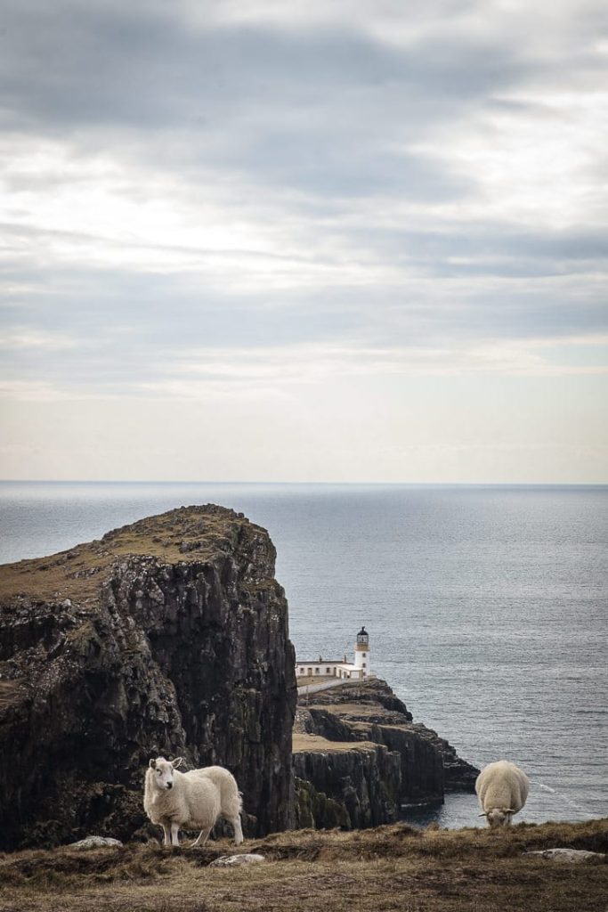 Le phare de Neist Point sur l'île de Skye en Ecosse #ecosse #roadtrip