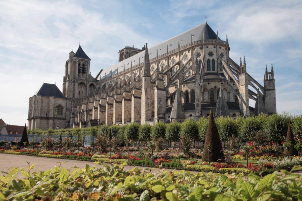 cathedrale de bourges vue des jardins de l'archevêché