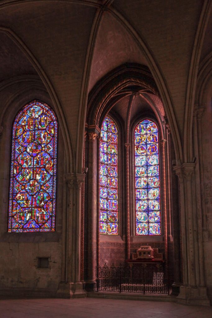 Vue sur les vitraux de la cathédrale de Bourges