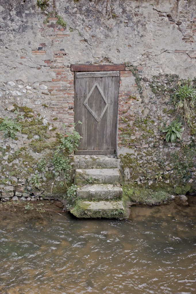 Porte sur la nère aubigny sur nère