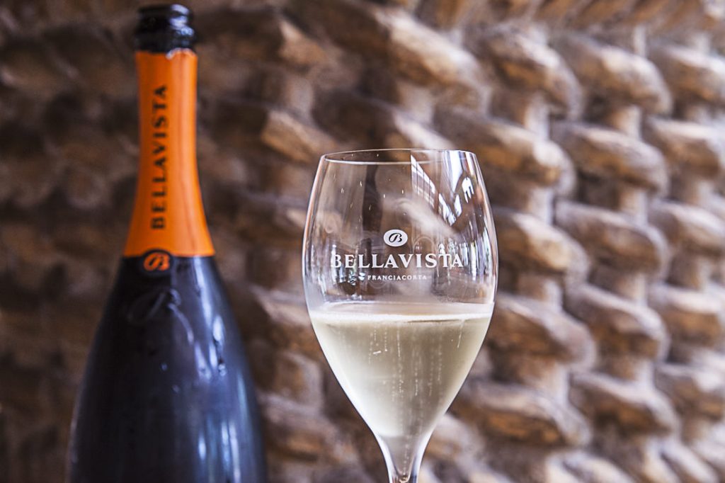 Dégustation du vin franciacorta au domaine Bellavista sur le lac Iseo