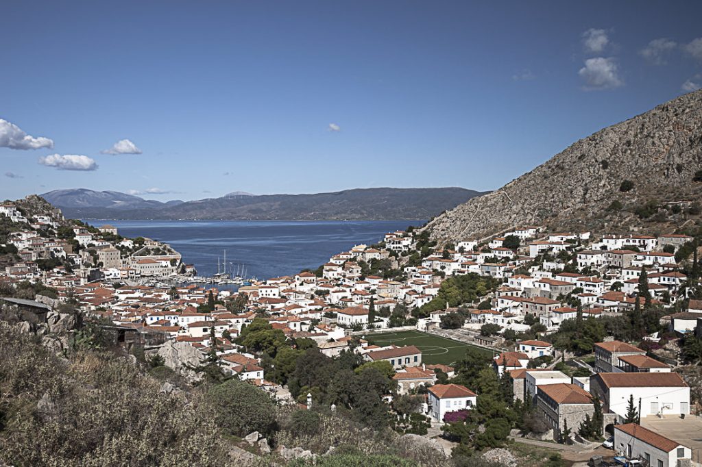 A Hydra il faut monter au cimetière pour avoir une jolie vue sur le port