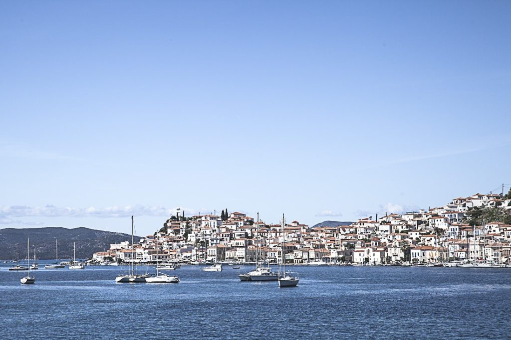 Arrivée sur Poros, grèce