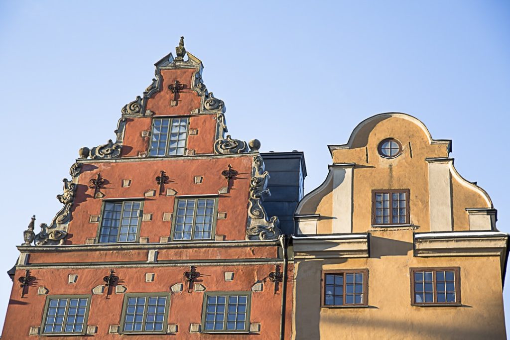 Les jolies façades de Gamla Stan, la vieille ville de Stockholm. Incontournable