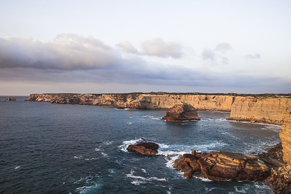 Magnifiques couleurs des falaises de Carrapateira au coucher du soleil
