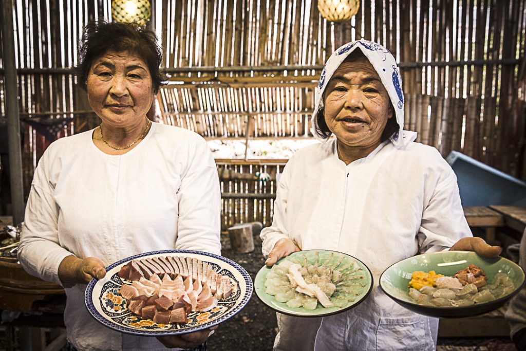 Japon rural - Le sashimi de Motoya présenté par les amas