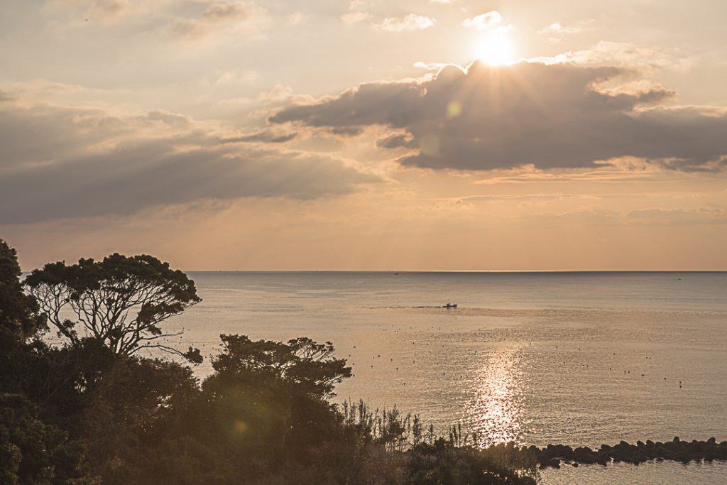 Lever de soleil sur la baie de Toshi-Jima