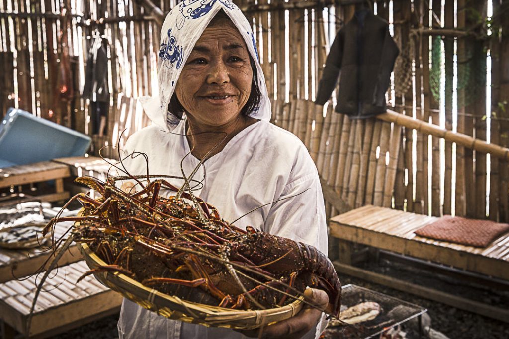 Notre festin de langoustes présenté par une Ama