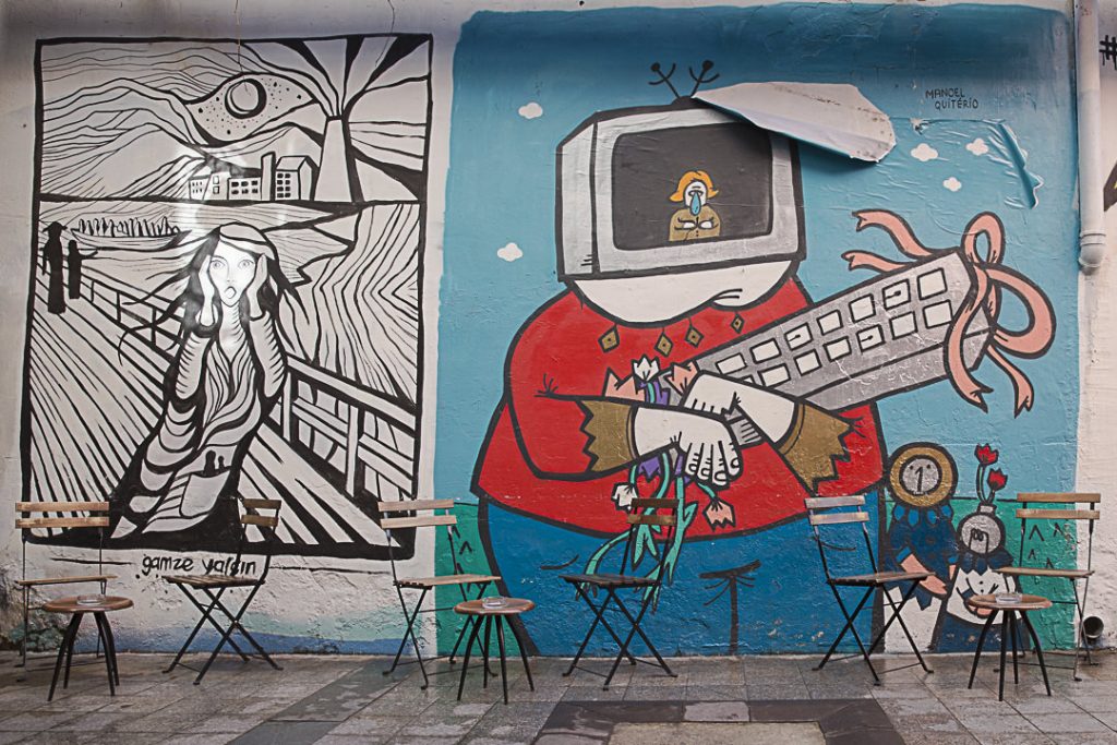 Petit café rue Kartal quartier Beyoglu