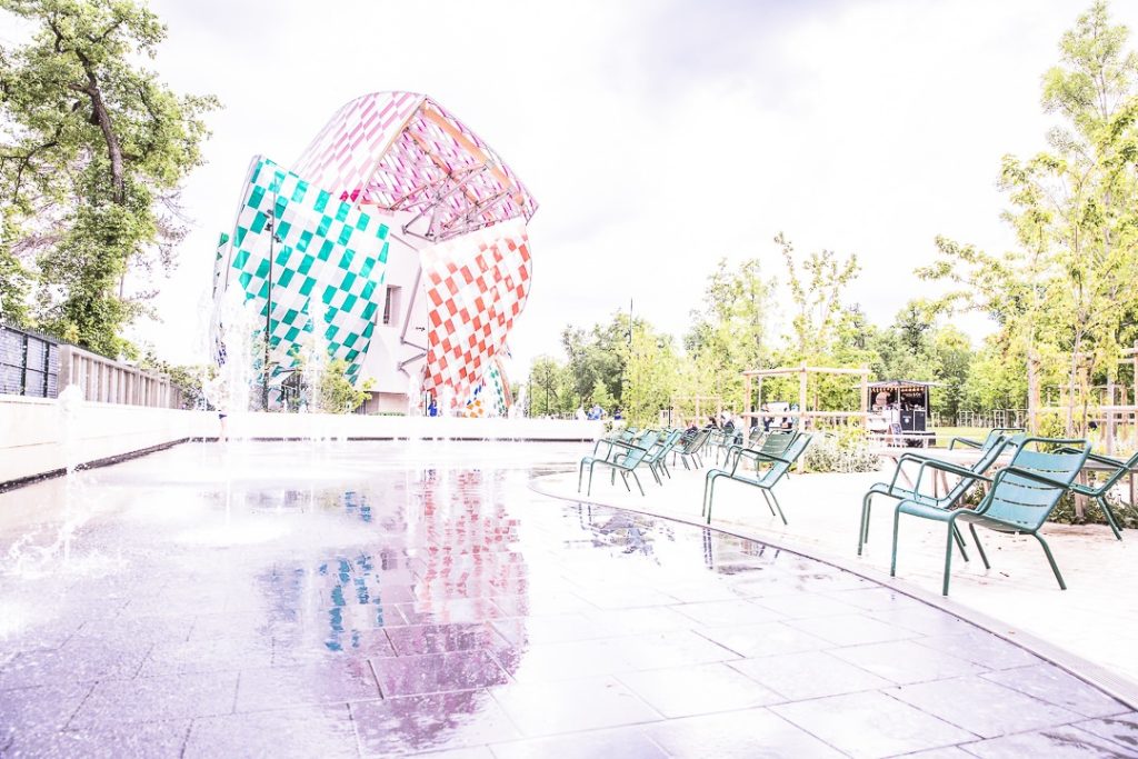 Fondation Louis Vuitton colorisée par Daniel Buren