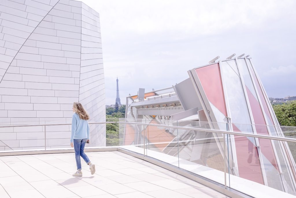 Vue sur la tour Eiffel depuis la fondation Louis Vuitton