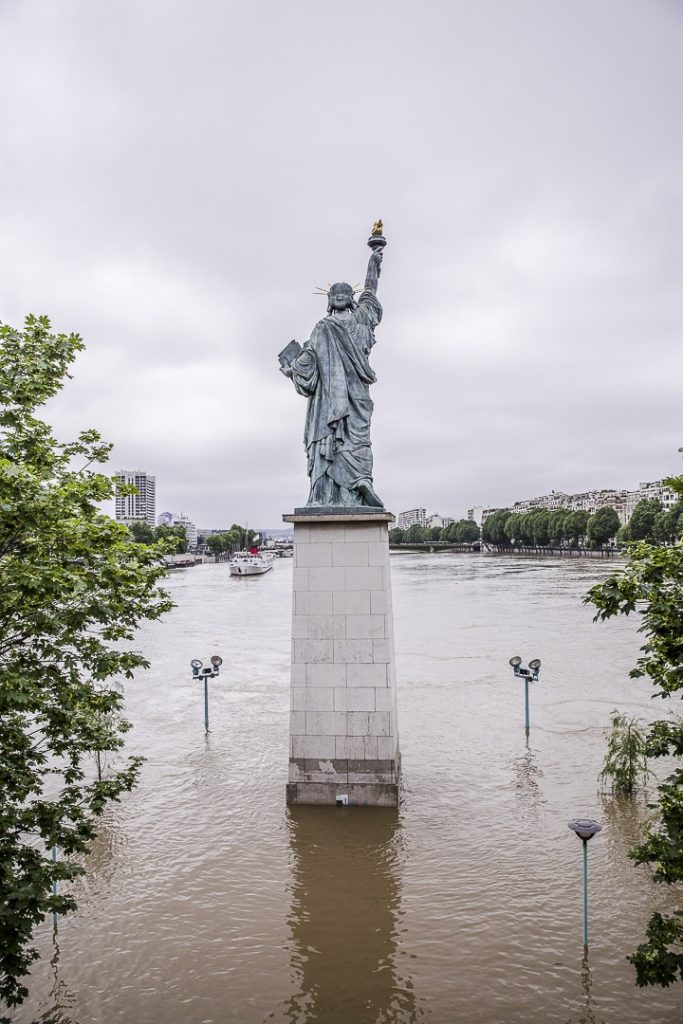 Inondations de Paris 2016 - Statue de la liberté pont de Grenelle