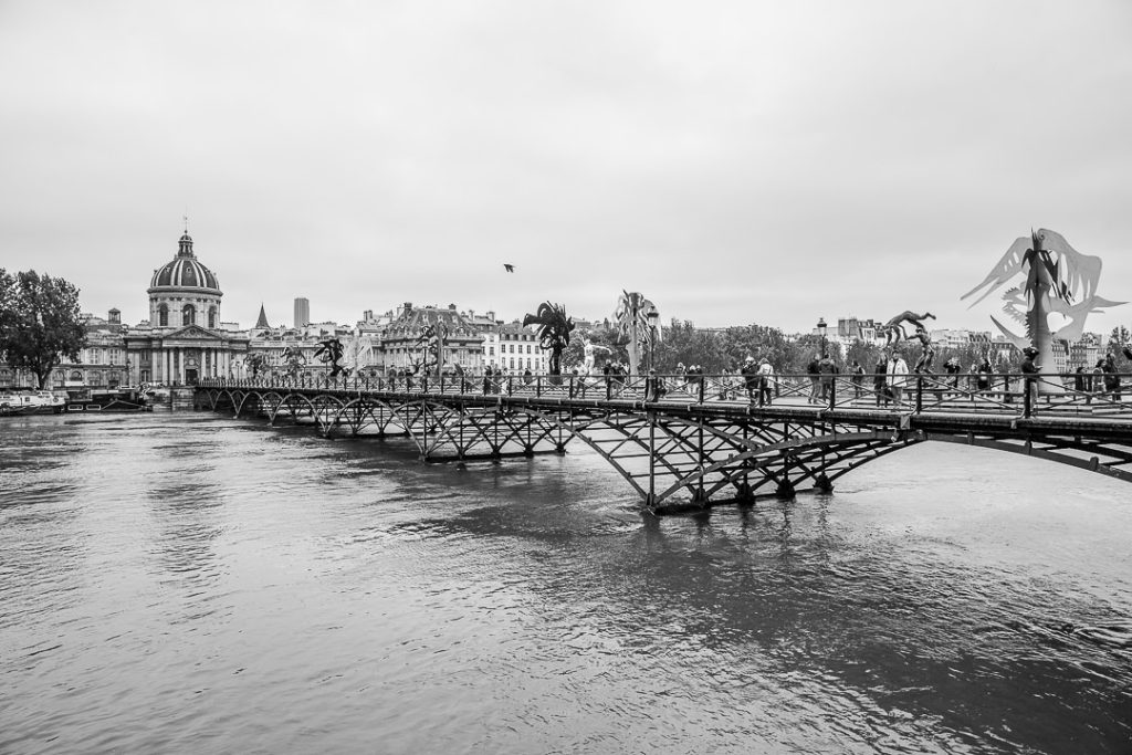 Le Pont des arts lors de la crue de la Seine 2016 Paris