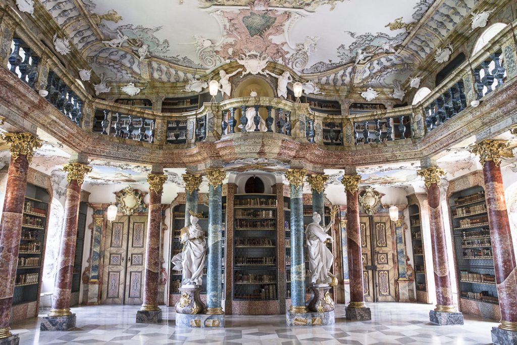 La bibliothèque de l'abbaye de Wiblingen à Ulm - Allemagne