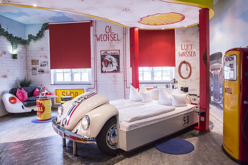 La chambre Station Shell de l'hotel V8 à Stuttgart - allemagne