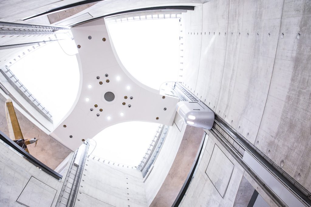 design du hall du musee mercedes Stuttgart