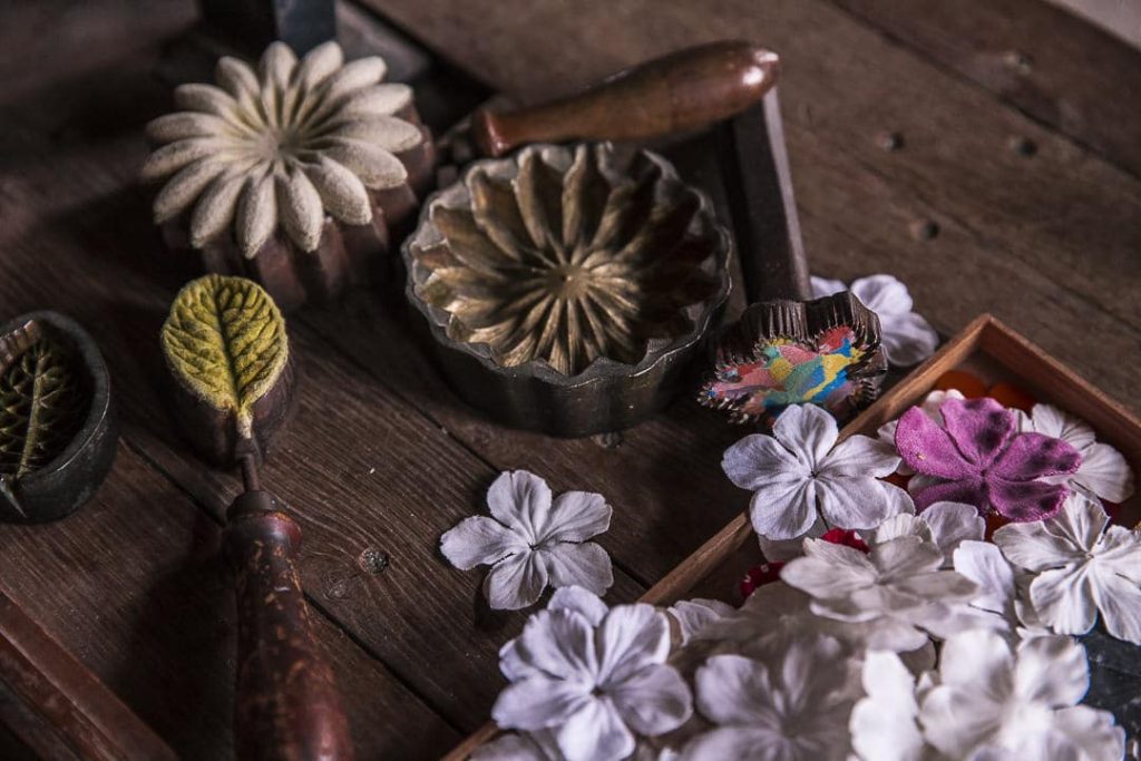 Les moules des fleurs du moulin de la fleuristerie
