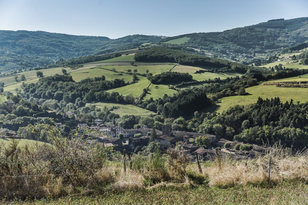 3-jours-dans-la-loire-vue-sur-la-chartreuse-de-sainte-croix-en-jarez