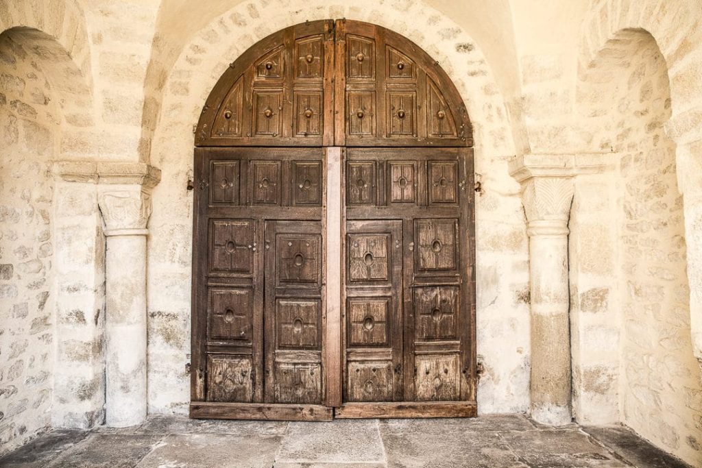 3-jours-dans-la-loire-porte-de-eglise-de-saint-just-saint-rambert