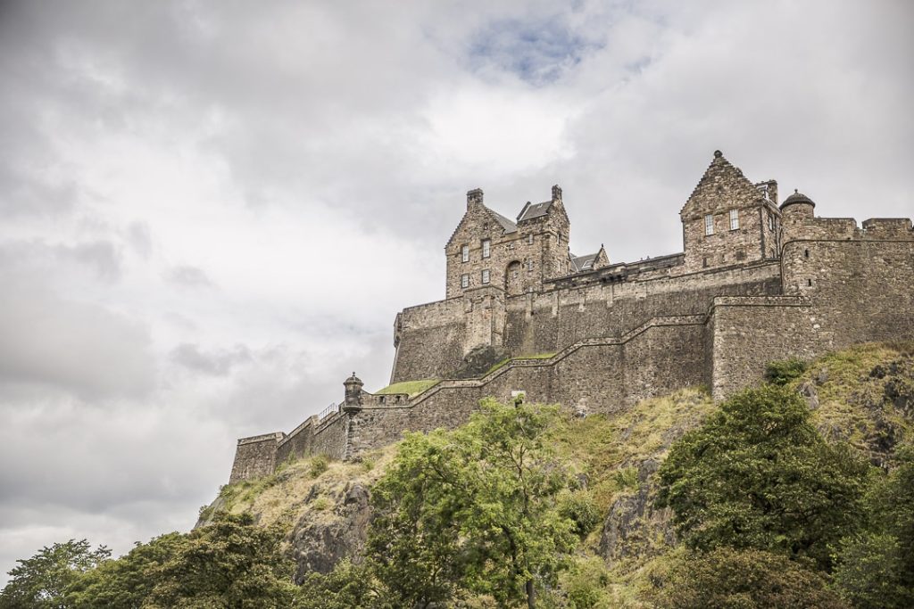 Le chateau d'Edimbourg photographié depuis Grassmarket