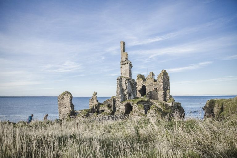 Les ruines du chateau de Sinclair Girnigoe à Wick, Ecosse