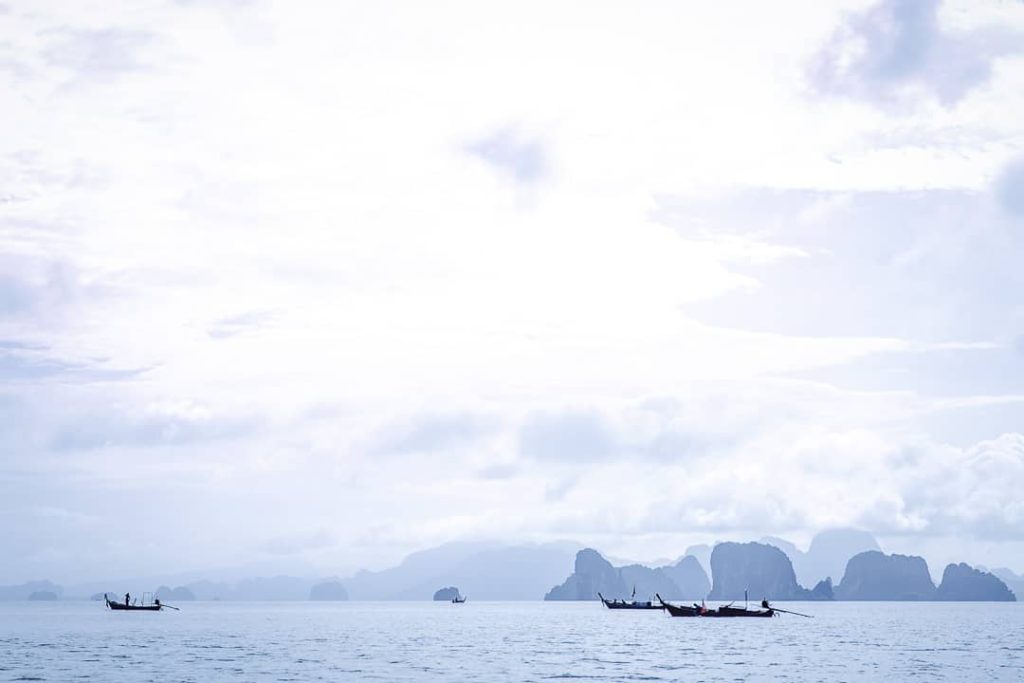Petit matin sur la baie de Phang Nga depuis Koh Yao Noi en Thailande