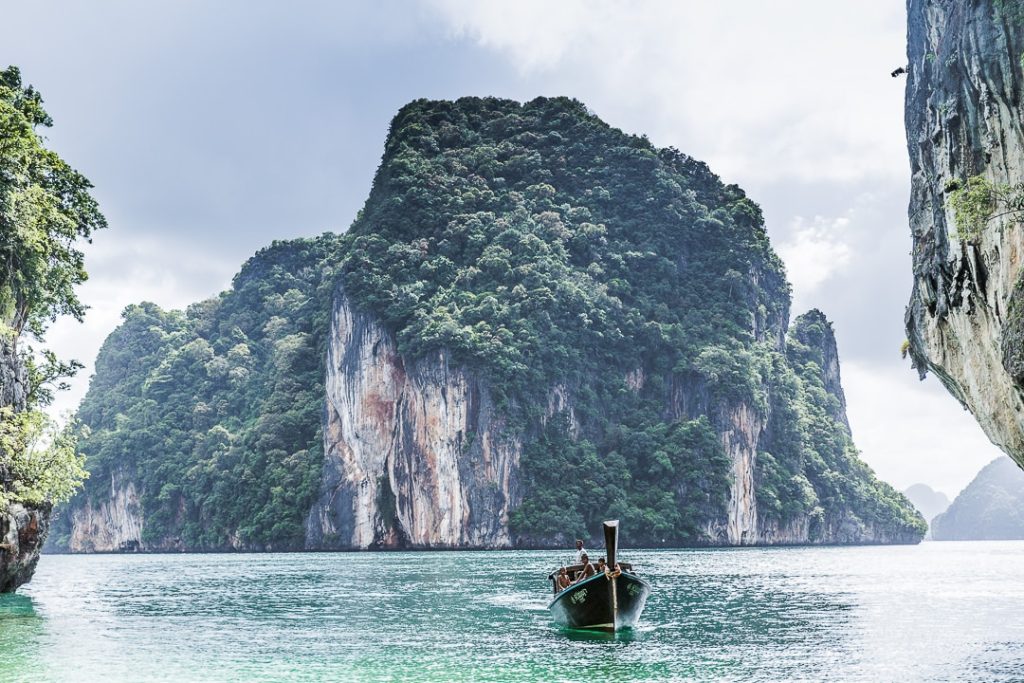 Bateau dans le baie de Koh Lao La Ding - Baie de Phang Nga Thaïlande