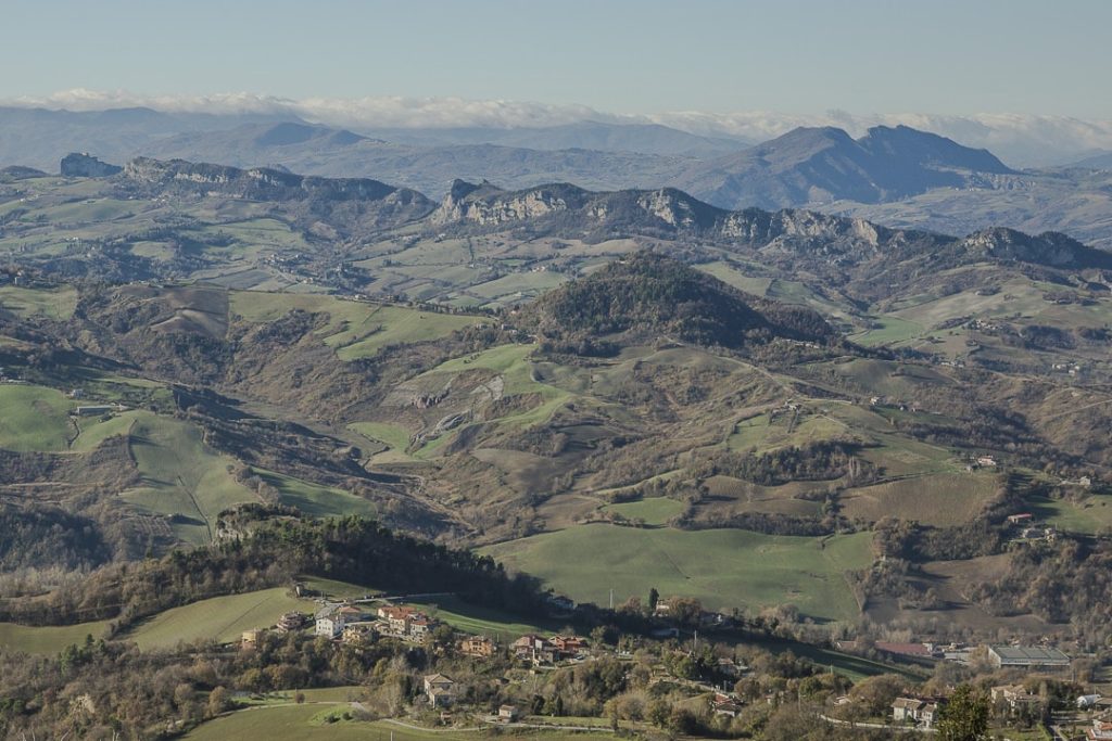 Vue sur Saint Marin depuis la vieille ville sur le mont Titan