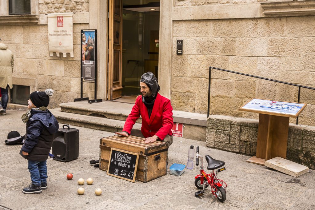 Animations de Noël dans les rues de Saint Marin pour les enfants