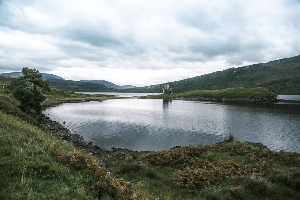 Vue sur le chateau d'Ardvreck - North coast 500 - Ecosse