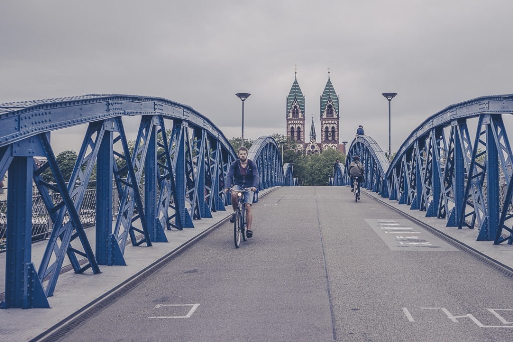 Pont cyclable à Fribourg - Allemagne
