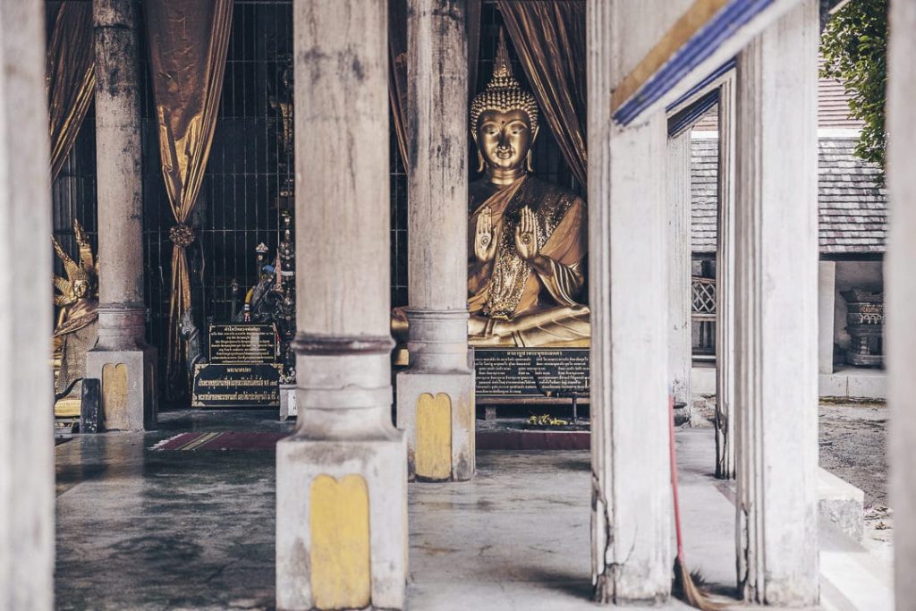 Deviner Bouddha au Wat Phra That Lampang Luang
