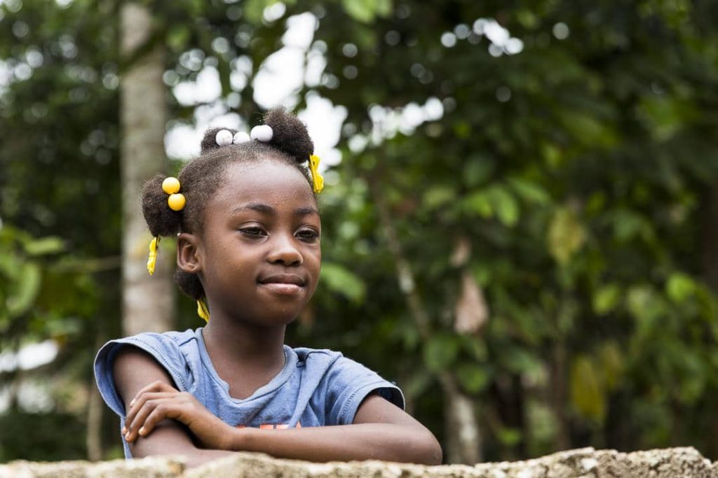 La route du cafe en haiti - la petite fille de fond jean Noel