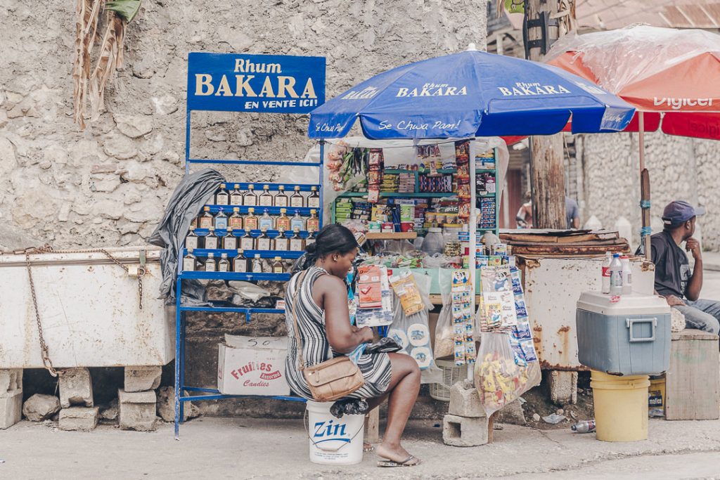Vendeuse de rue à Jacmel - Haïti