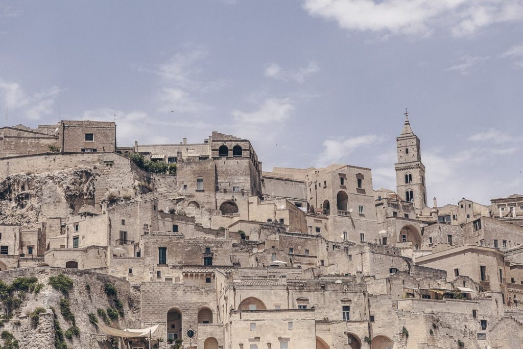 Enchevêtrement de maisons troglodytes de la ville de Matera