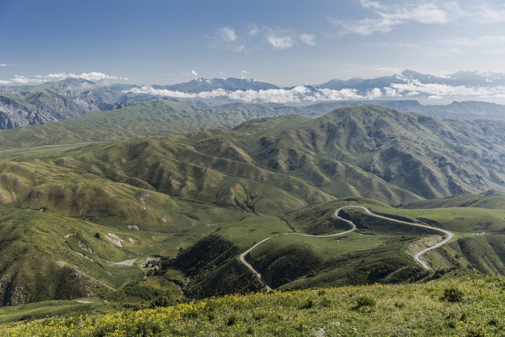 Voyage au Kirghizstan sur la route de la soie - Route de montagne au Kirghizstan