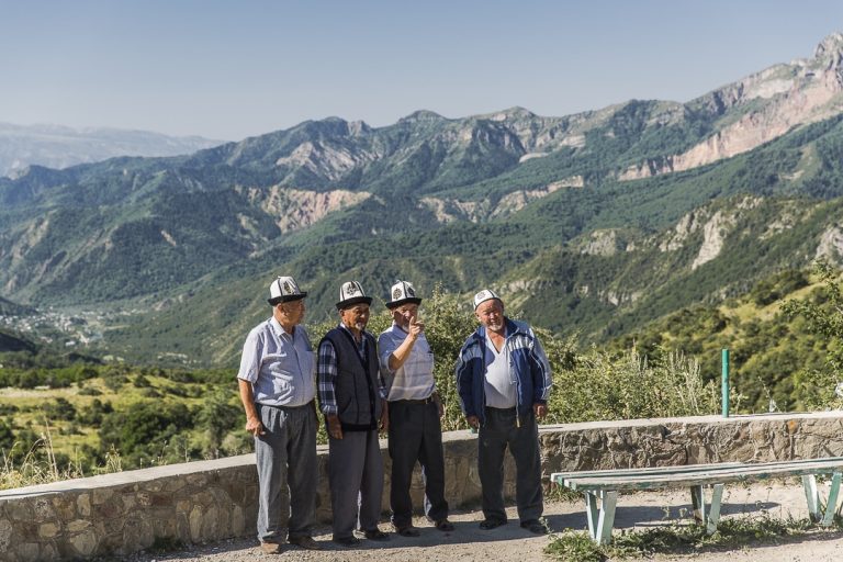 Voyage au Kirghizstan sur la route de la soie - Tourisme local au Lac Sary-Chelek_