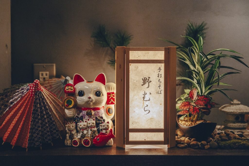 Le chat signe de prospérité pour un commerce au Japon #japon #asie