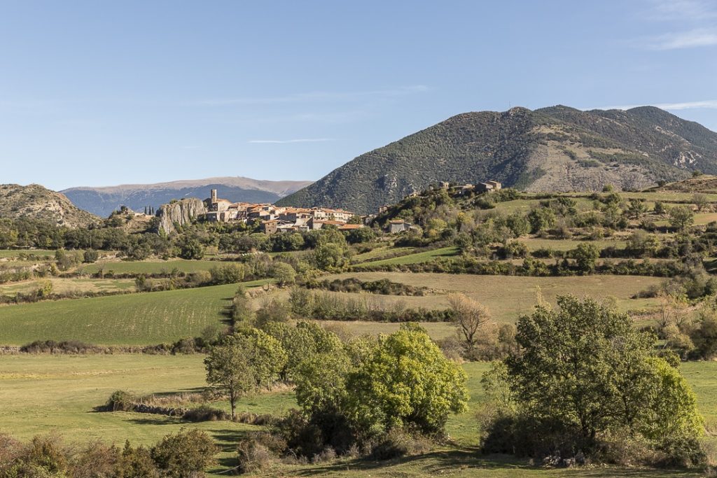 Vue sur le village de Paramea depuis la route #catalogne #roadtrip