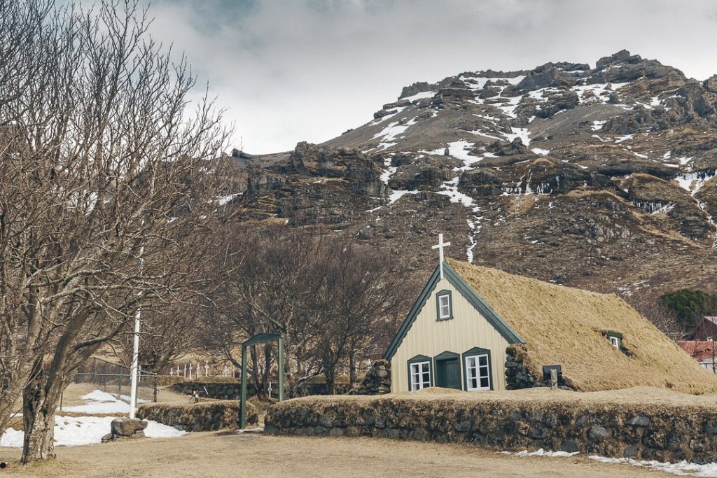 la petite église de Hof au sud de l'Islande #islande #roadtrip