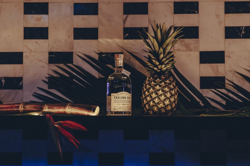 Gin au rooftop bar de bangkok face au Wat Arun - A faire de nuit pour bénéficier d'une jolie vue. #bangkok #thailande
