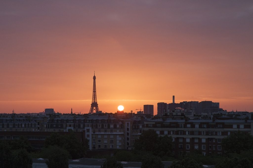 Quitter Paris et la plus belle vue du monde - Lever de soleil sur la tour Eiffel #paris #france